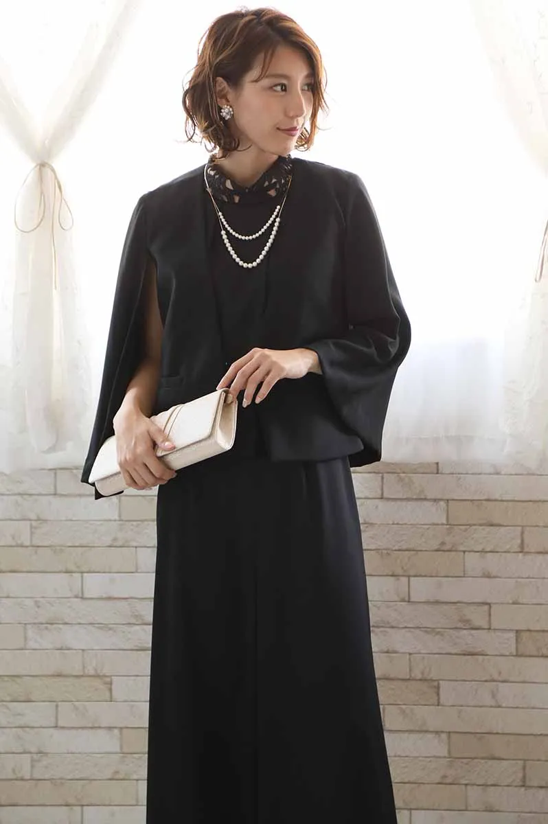 ブラックのノータックパンツドレス