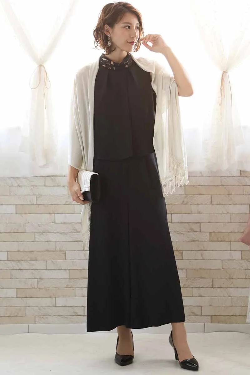 ブラックのノータックパンツドレス