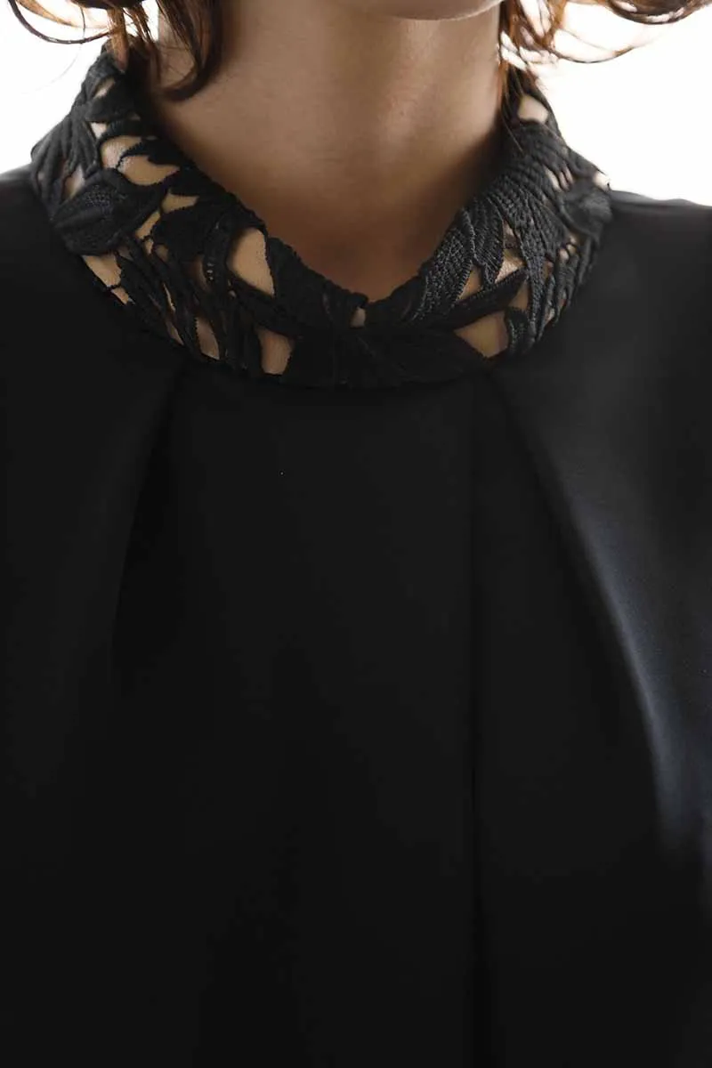 ブラックのノータックパンツドレス