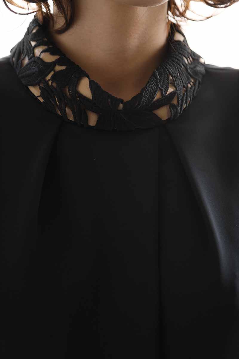 ブラックのノータックパンツドレス