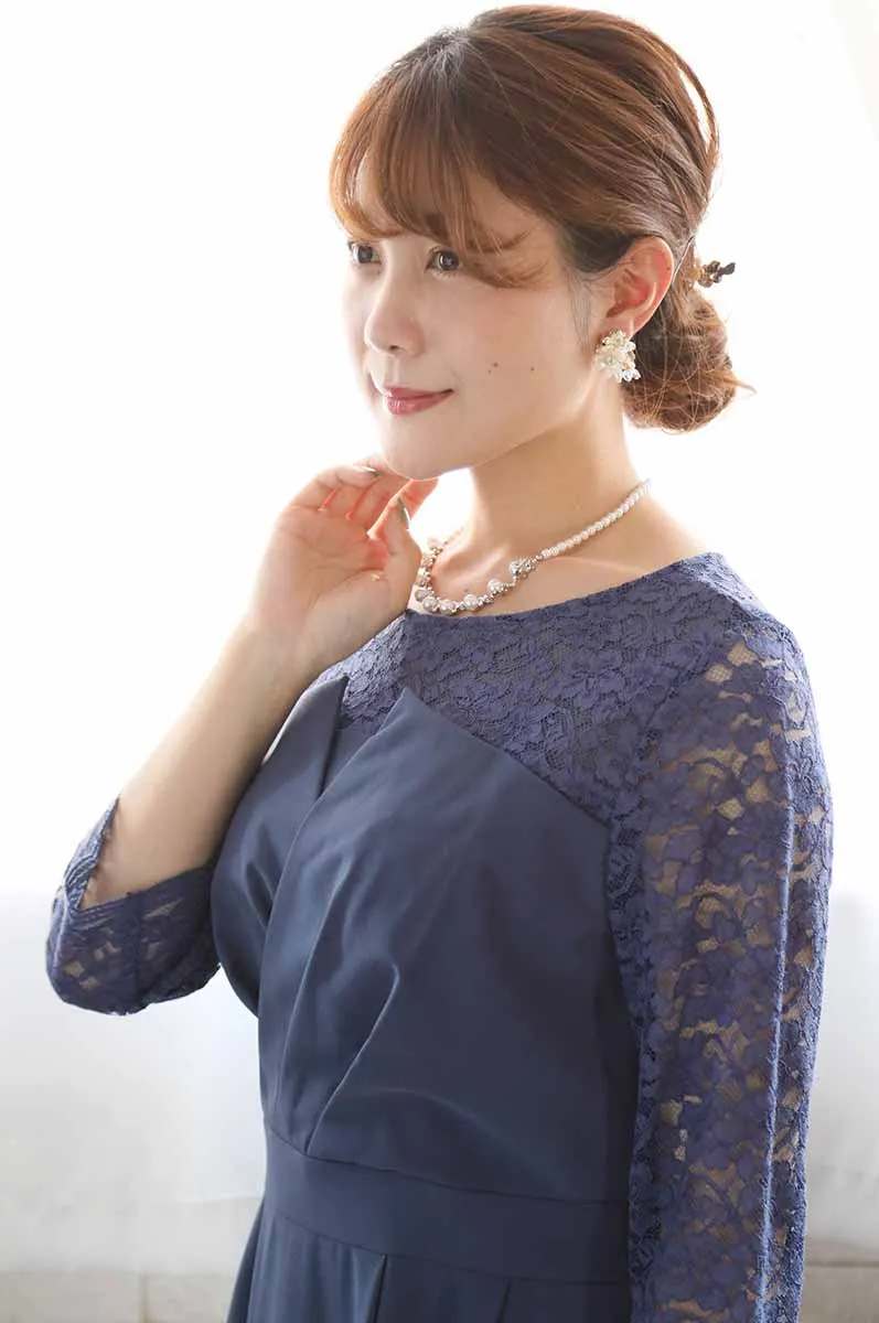 ブルーグレーの七分袖レースビスチェデザインドレス
