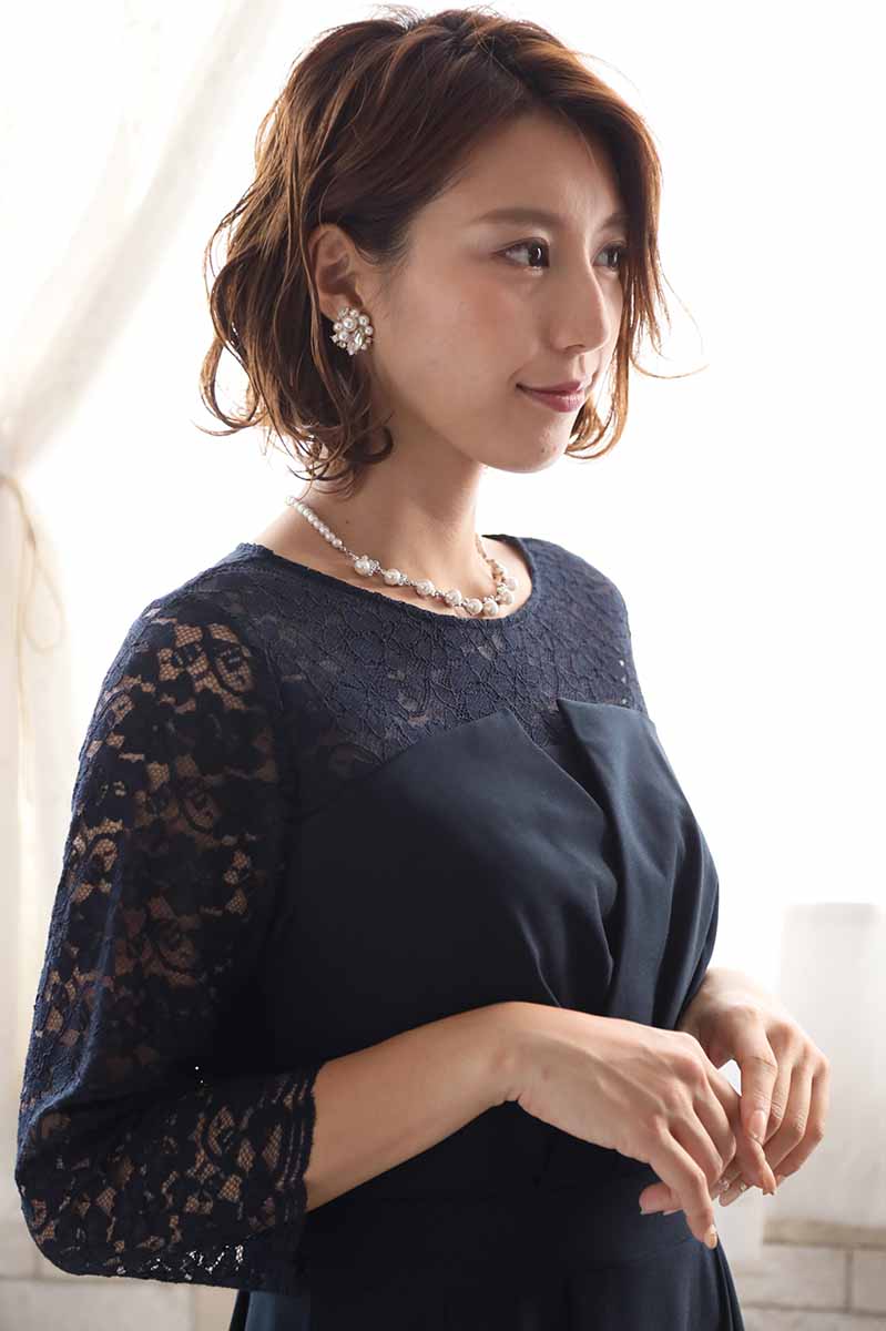 ネイビーの七分袖レースビスチェデザインドレス