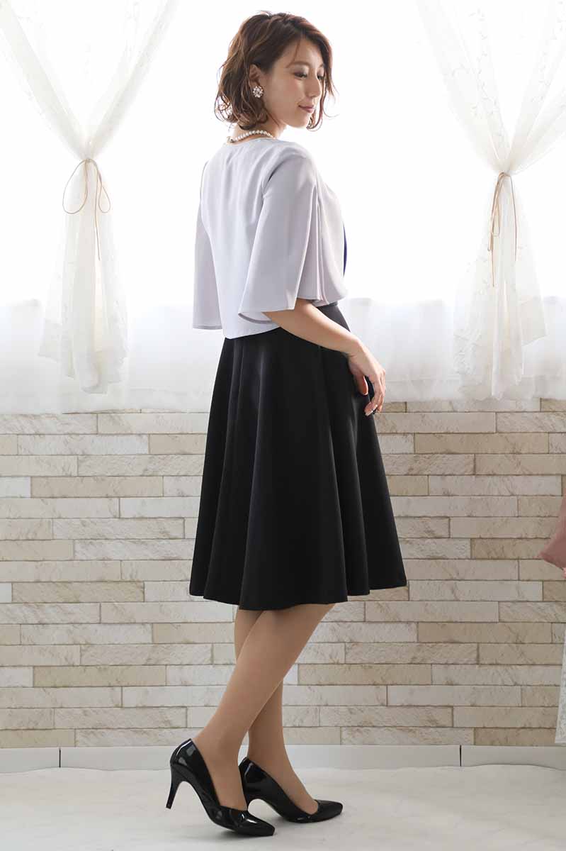 ブラックのビスチェ風ノースリーブドレス