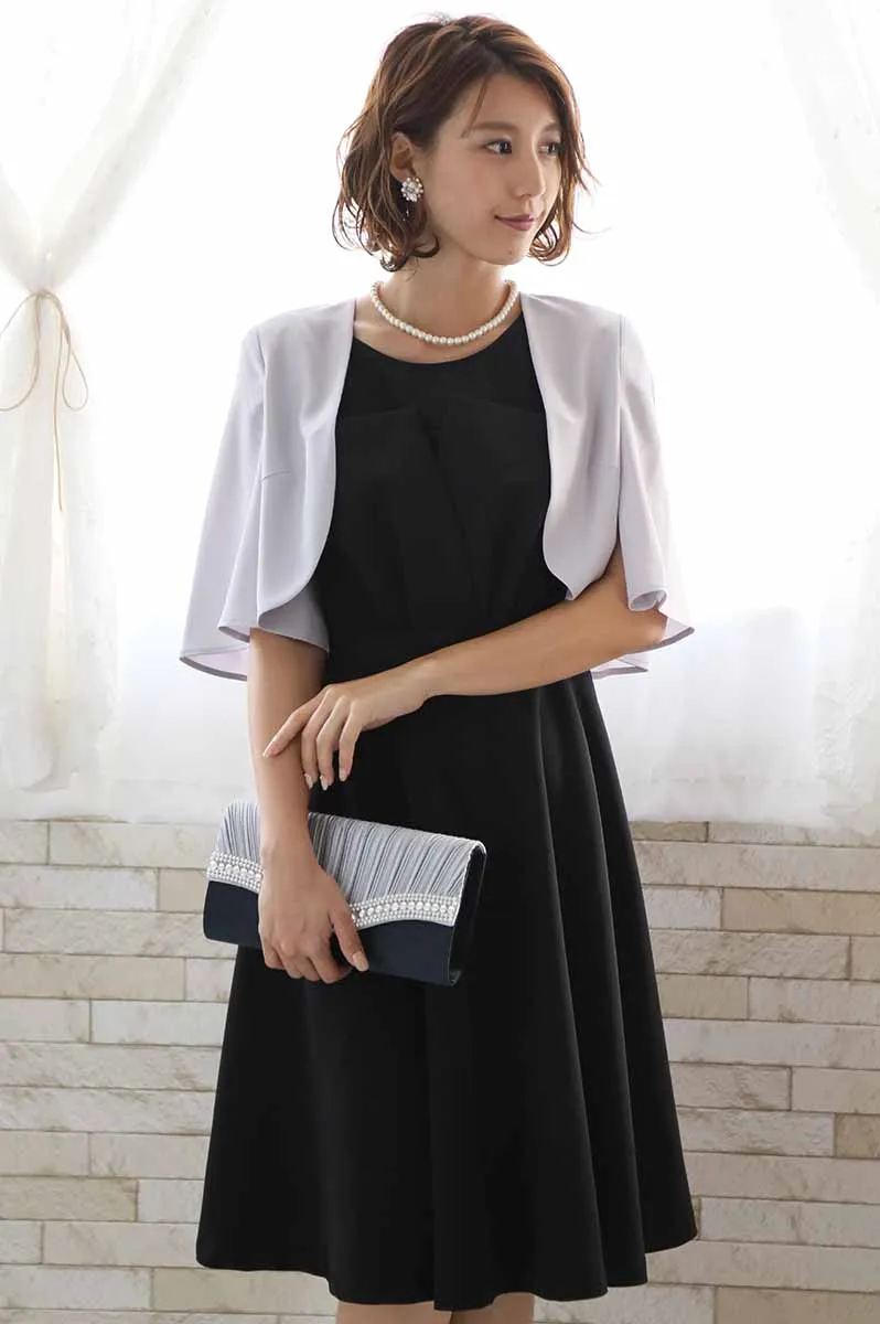 ブラックのビスチェ風ノースリーブドレス