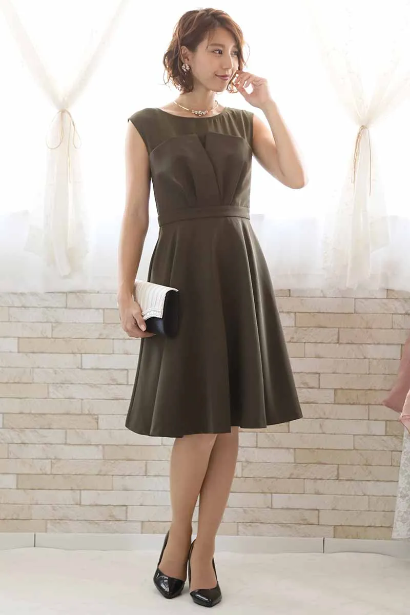 カーキのビスチェ風ノースリーブドレス