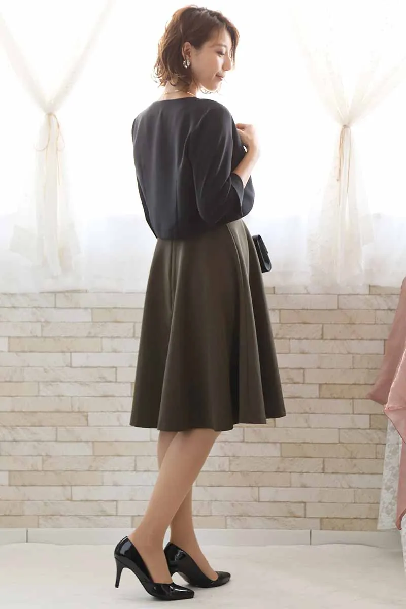 カーキのビスチェ風ノースリーブドレス