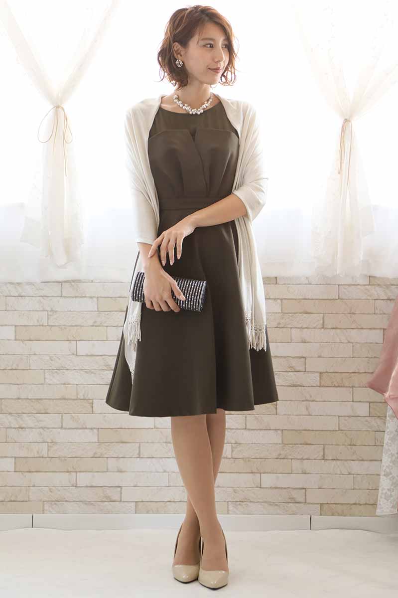 カーキのビスチェ風ノースリーブドレス