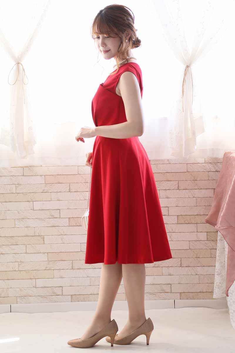 レッドのビスチェ風ノースリーブドレス