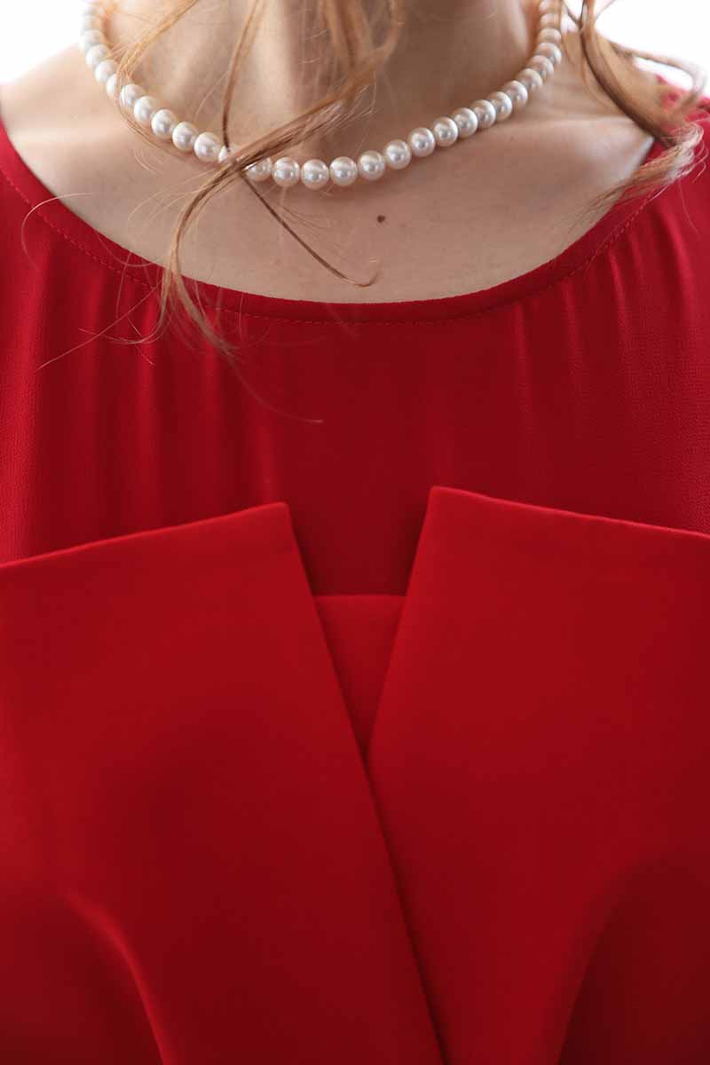 レッドのビスチェ風ノースリーブドレス