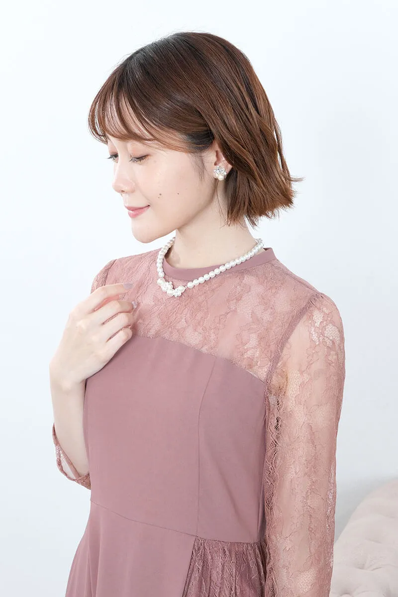 ピンクのサイドレースイレギュラーヘムドレス