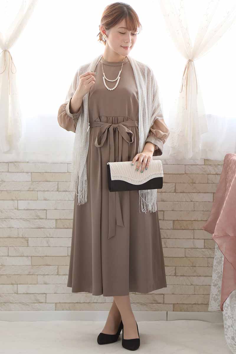 ブラウンのオーガンジースリーブクラシカルドレス