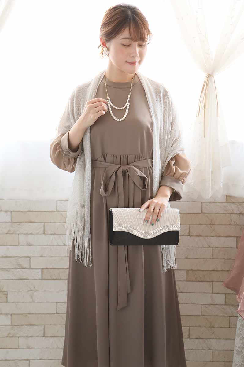 ブラウンのオーガンジースリーブクラシカルドレス