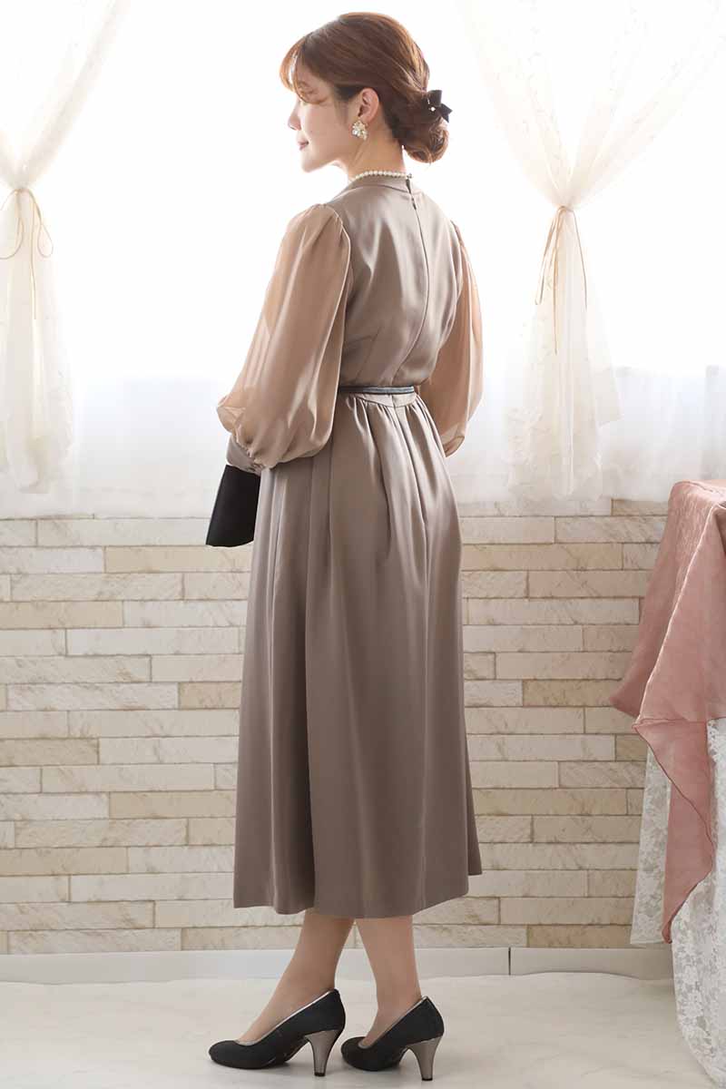 ブラウンのオーガンジースリーブクラシカルドレス