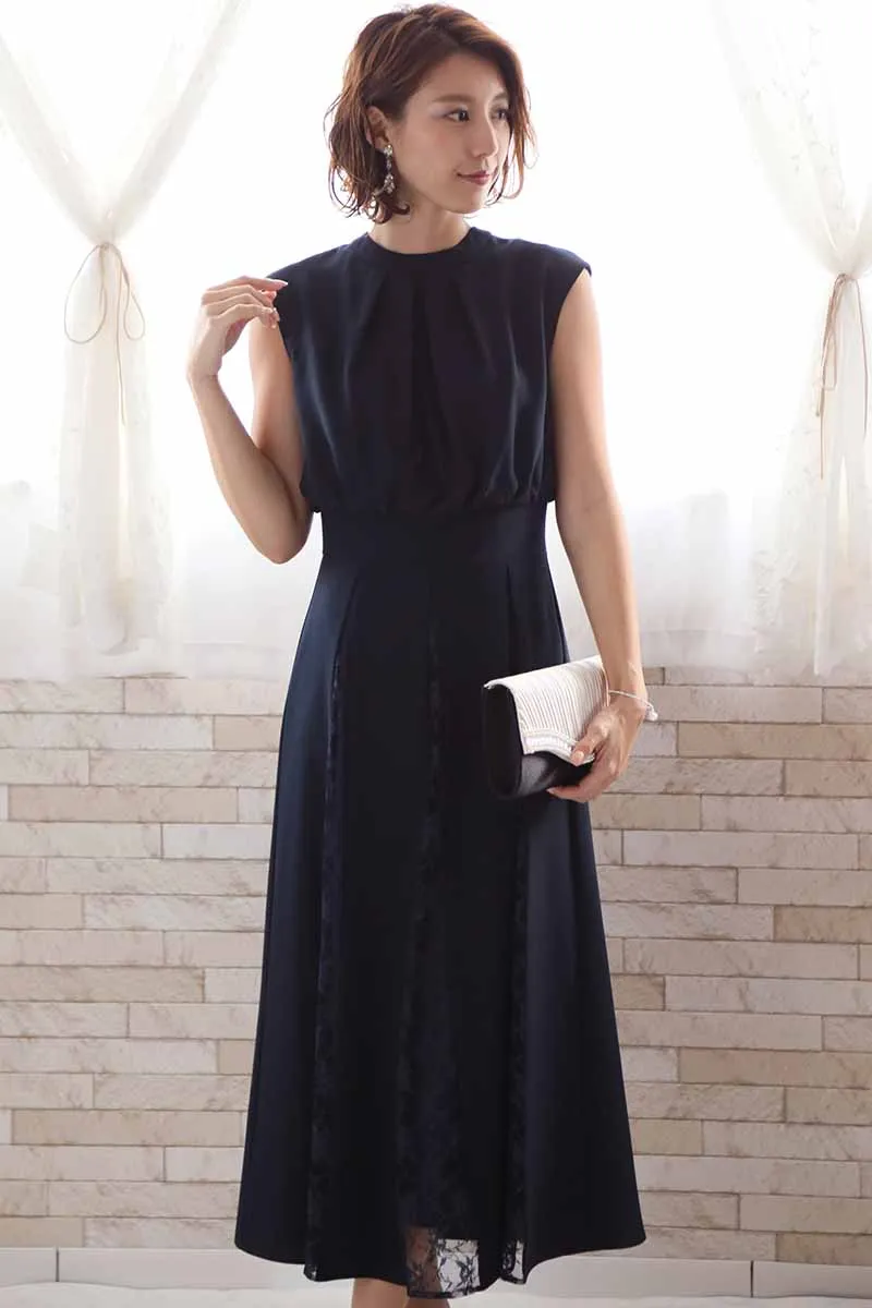 ネイビーのバックリボン付き切替えレースドレス