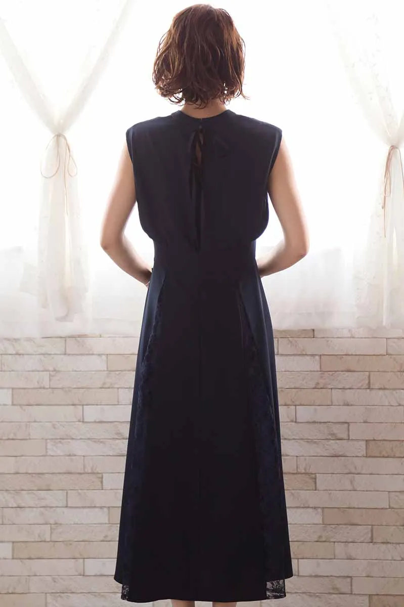 ネイビーのバックリボン付き切替えレースドレス