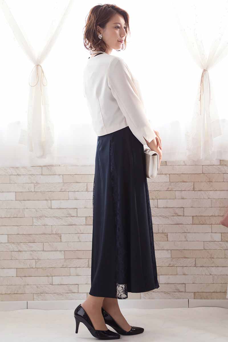 ネイビーのバックリボン付き切替えレースドレス