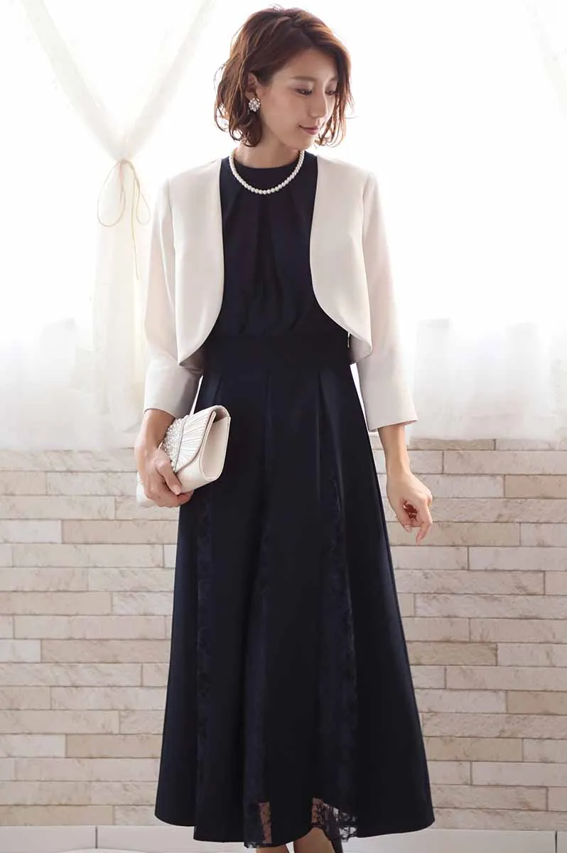 ネイビーのバックリボン付き切替えレースドレス