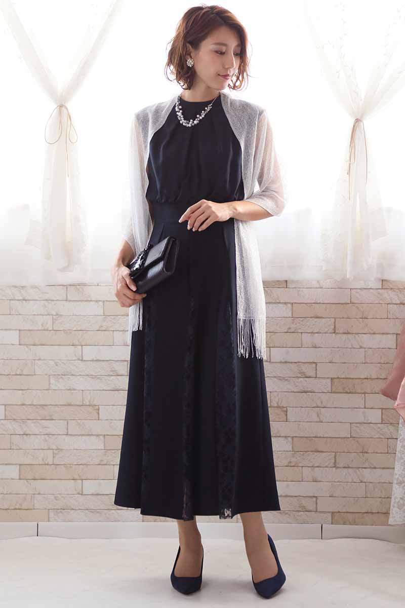 ネイビーのバックリボン付き切替えレースドレス