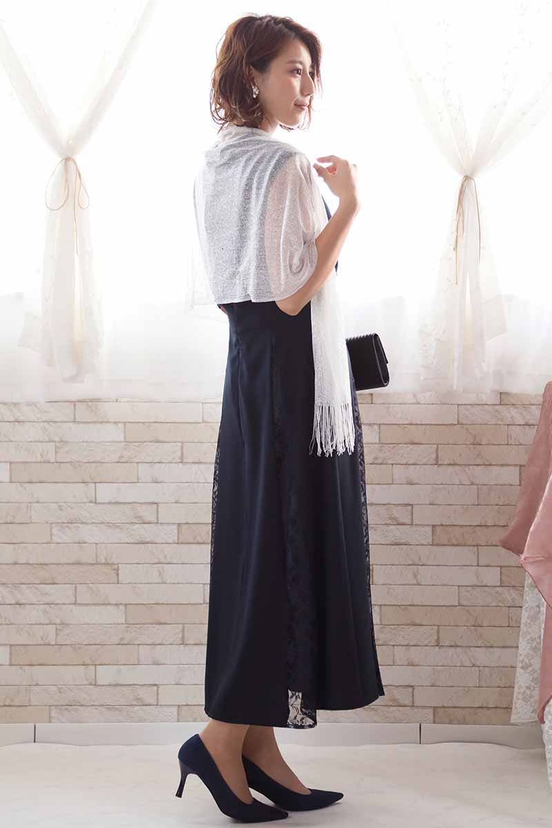 ネイビーのバックリボン付き切替えレースドレス