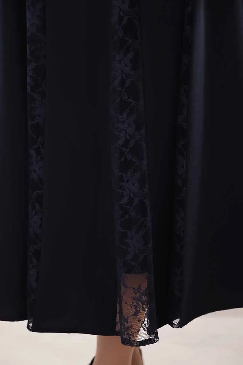 ネイビーのバックリボン付き切替えレースドレス