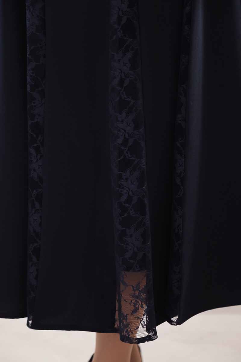 ネイビーのバックリボン付き切替えレースドレス