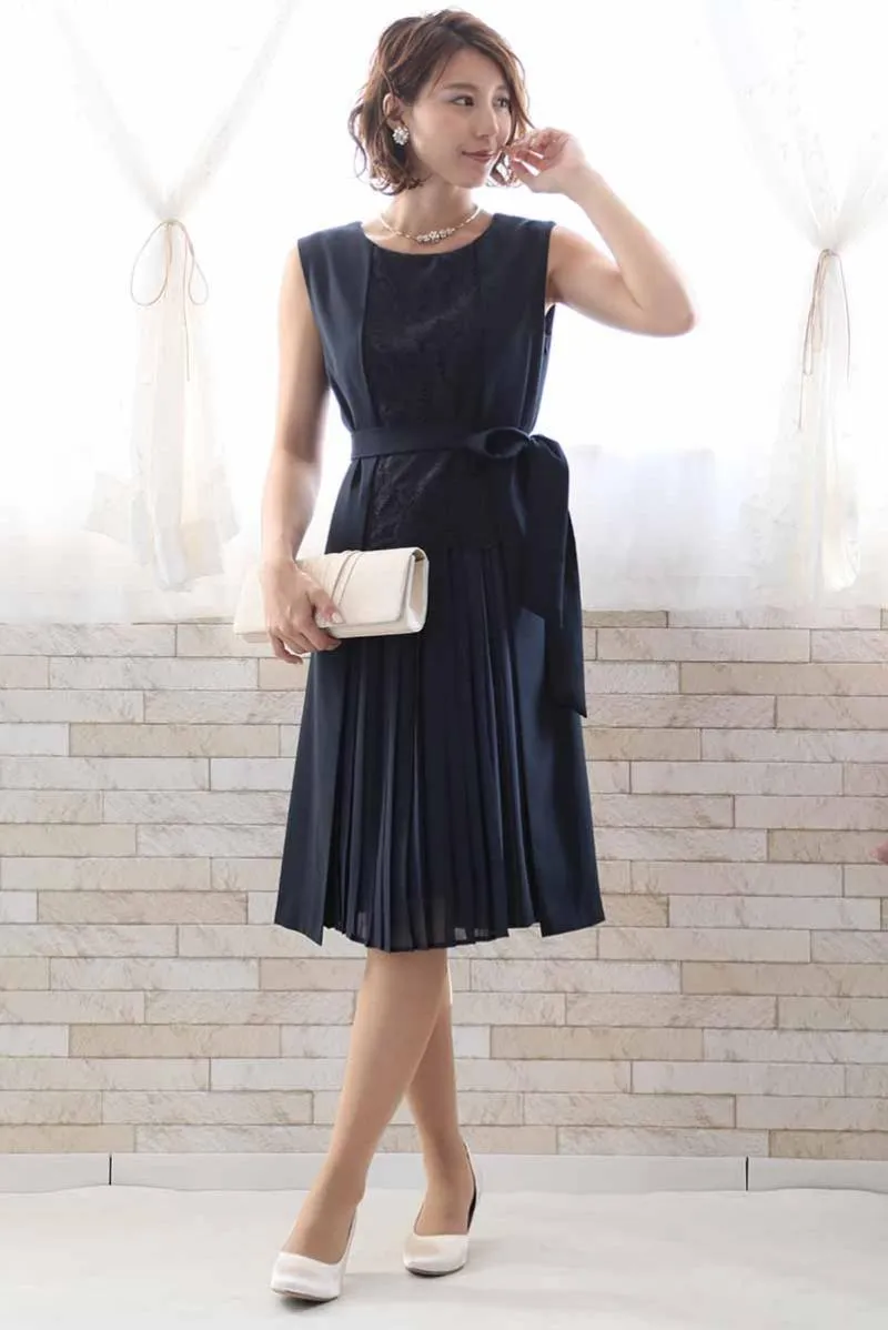 ネイビーのプリーツレース2wayドレス