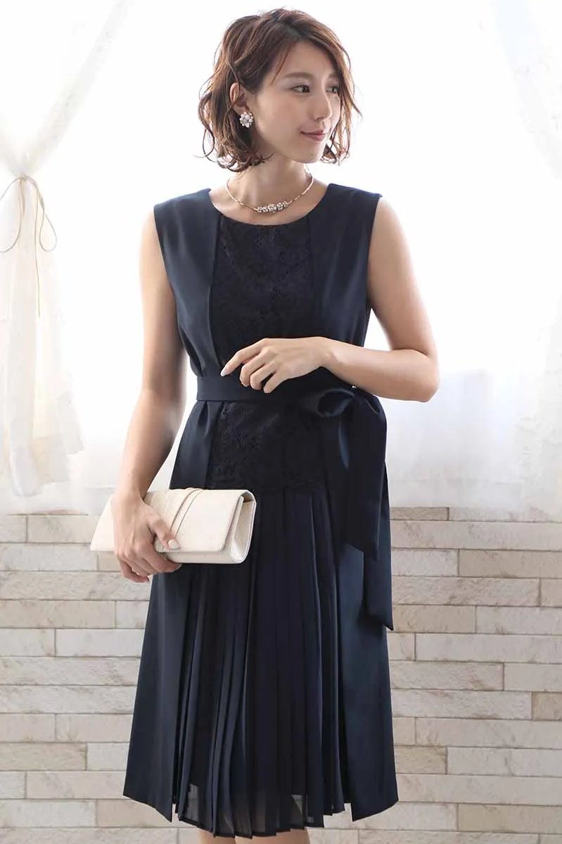 ネイビーのプリーツレース2wayドレス