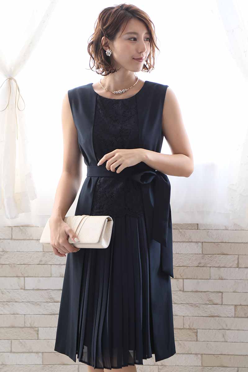 ネイビーのプリーツレース2wayドレス