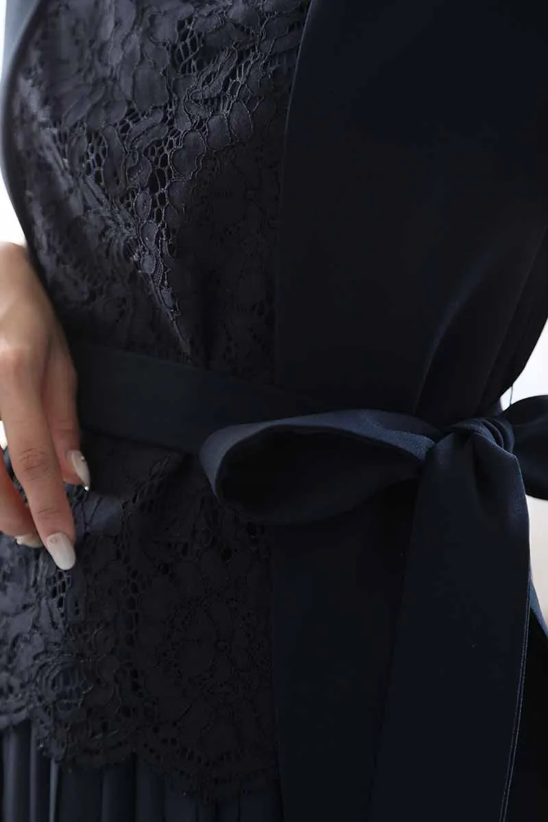 ネイビーのプリーツレース2wayドレス