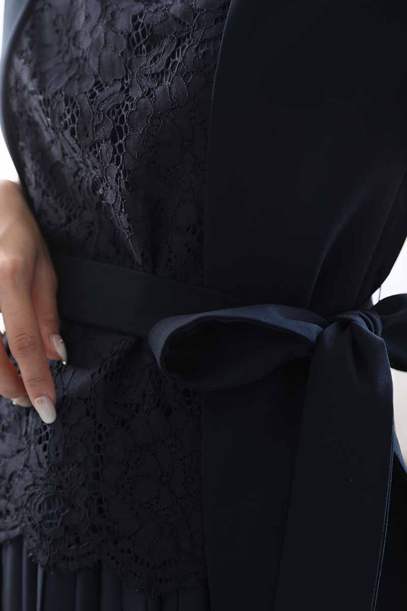 ネイビーのプリーツレース2wayドレス