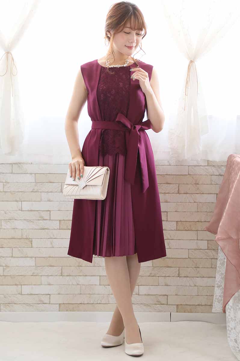 ワインレッドのプリーツレース2wayドレス