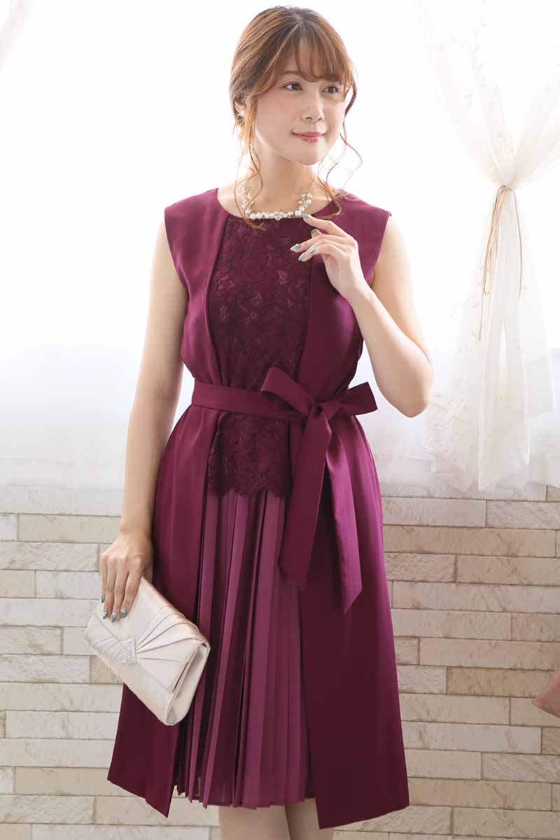 ワインレッドのプリーツレース2wayドレス