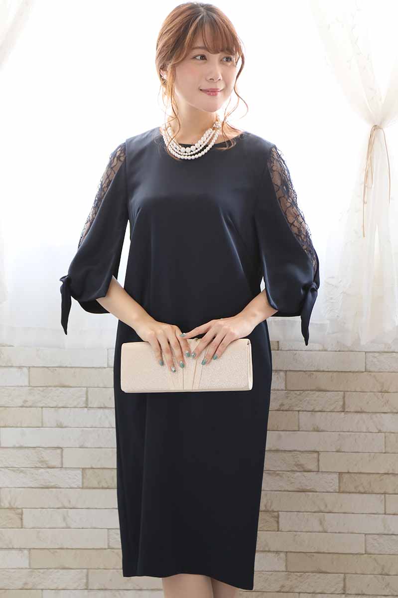 ネイビーのレーススリーブIラインドレス