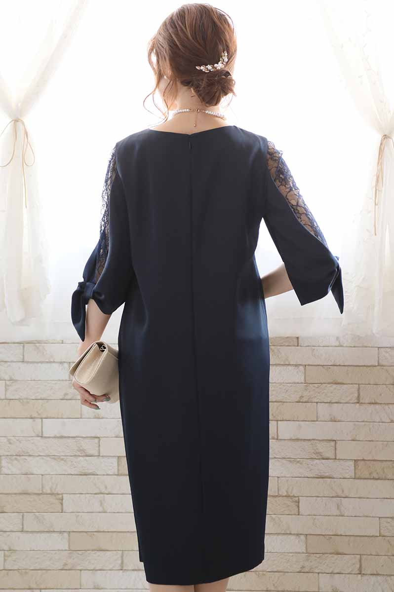 ネイビーのレーススリーブIラインドレス