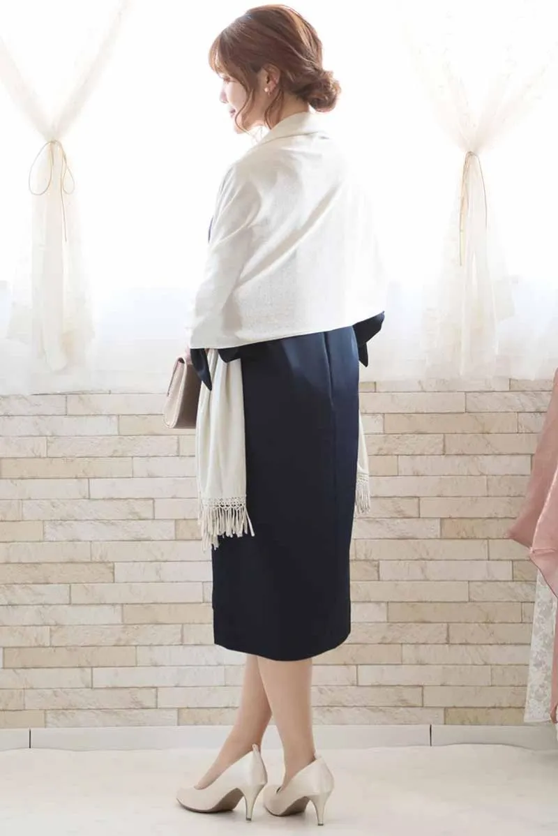 ネイビーのレーススリーブIラインドレス