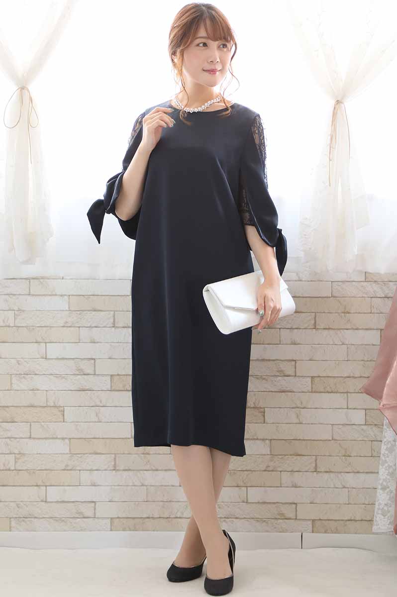 ネイビーのレーススリーブIラインドレス