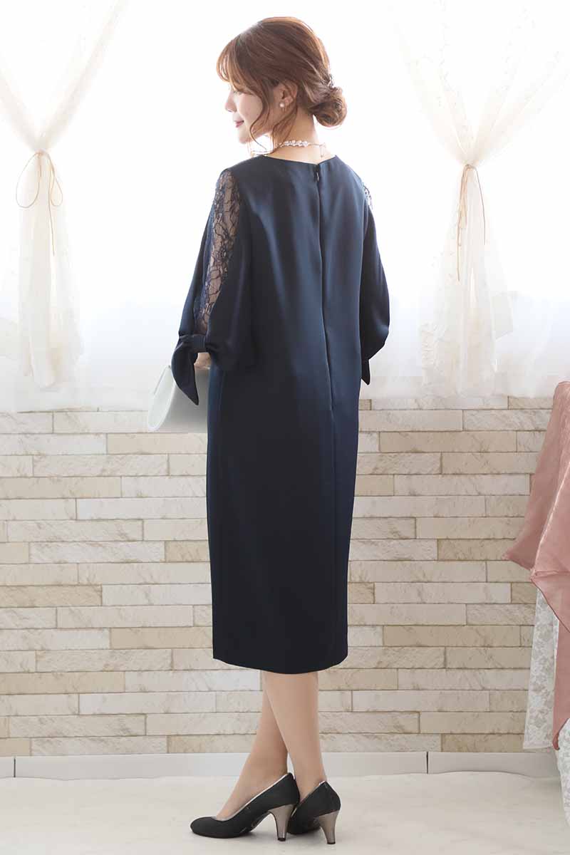 ネイビーのレーススリーブIラインドレス