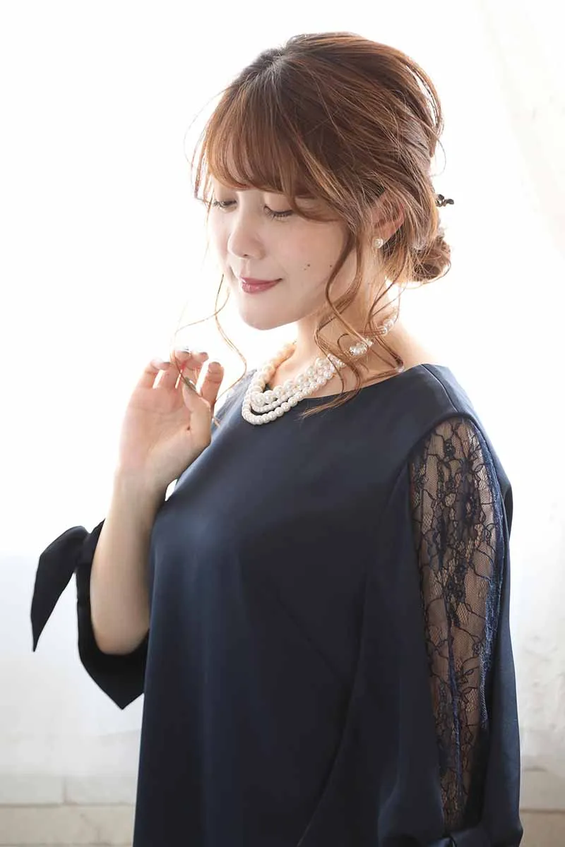 ネイビーのレーススリーブIラインドレス