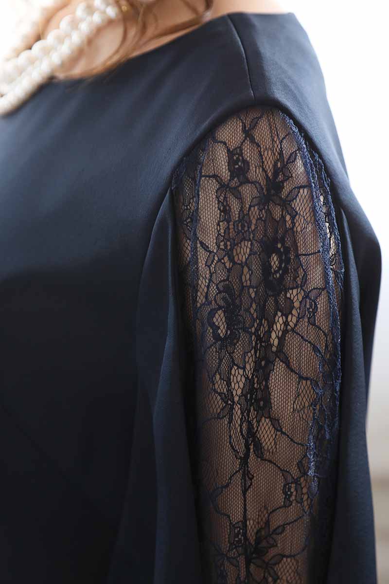 ネイビーのレーススリーブIラインドレス