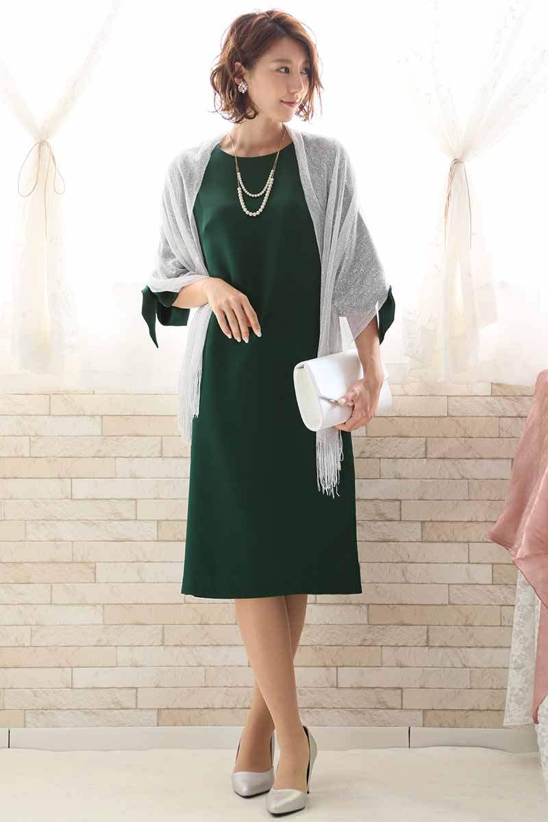 グリーンのレーススリーブIラインドレス