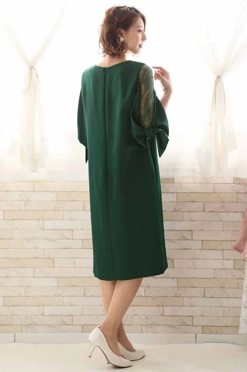 グリーンのレーススリーブIラインドレス