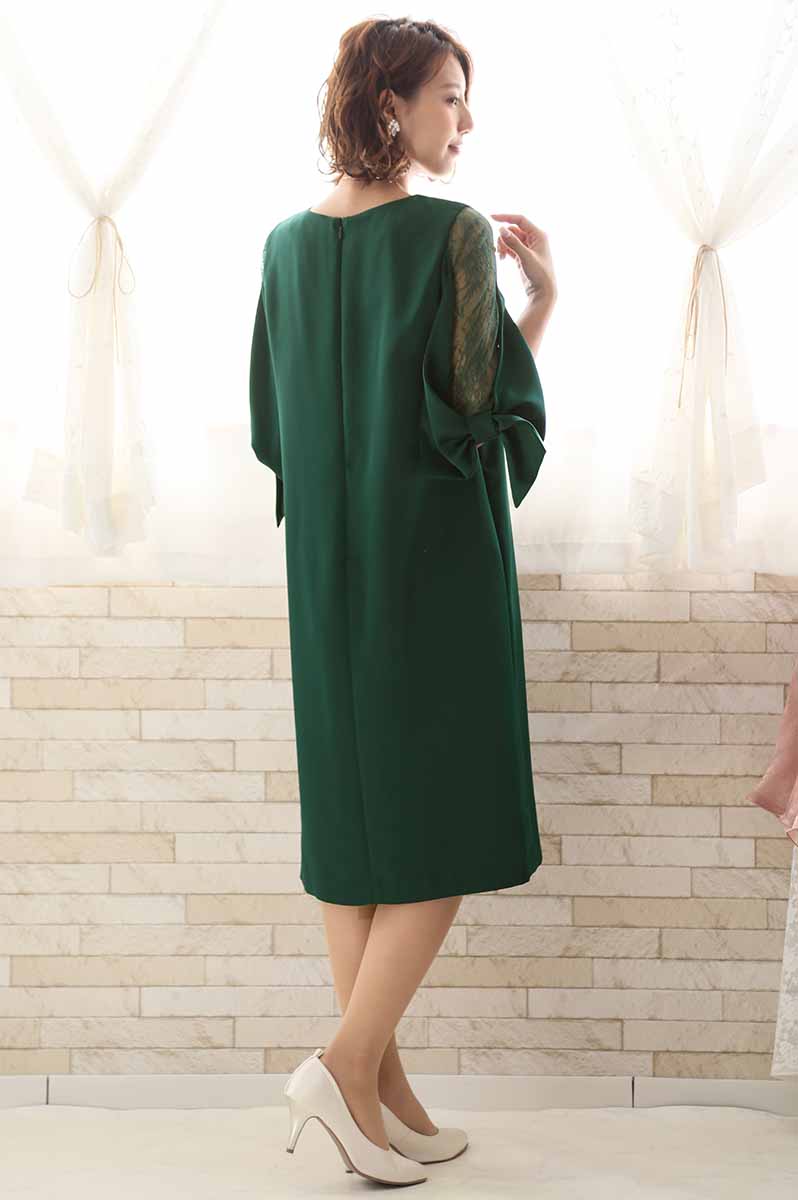 グリーンのレーススリーブIラインドレス