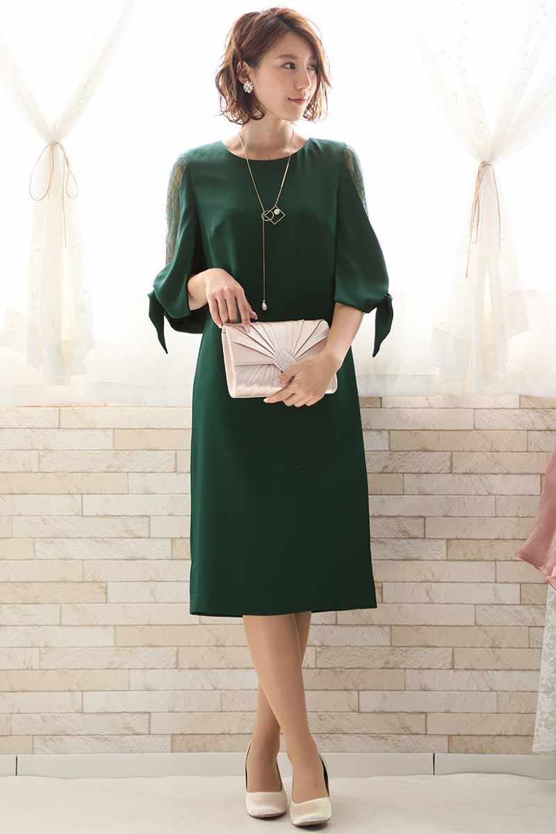 グリーンのレーススリーブIラインドレス