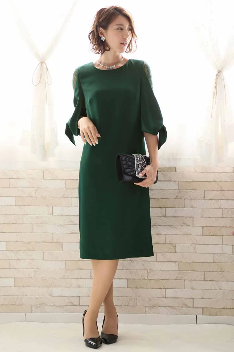 グリーンのレーススリーブIラインドレス