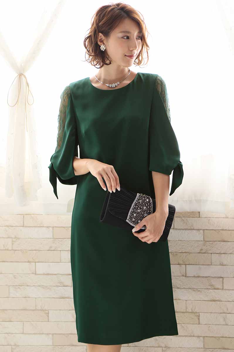 グリーンのレーススリーブIラインドレス