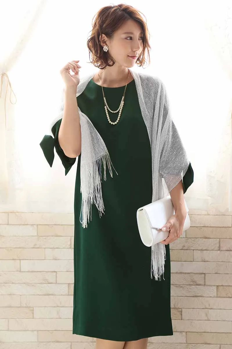 グリーンのレーススリーブIラインドレス