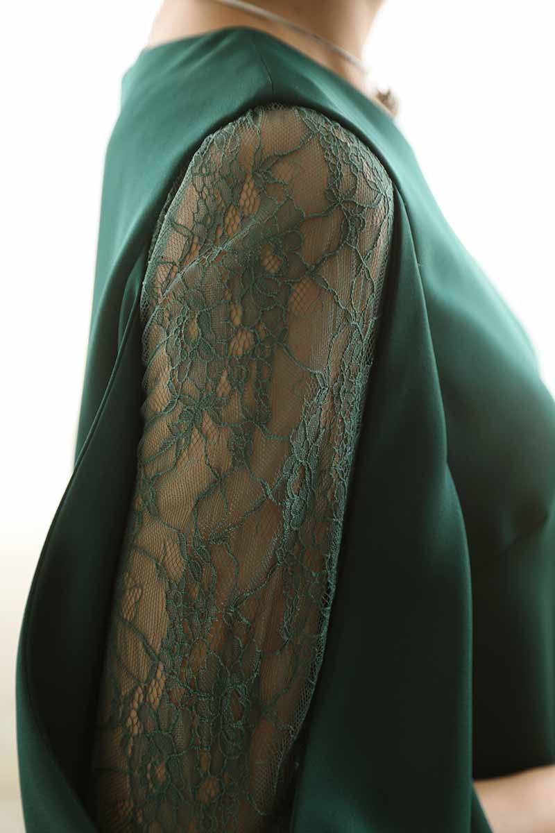 グリーンのレーススリーブIラインドレス