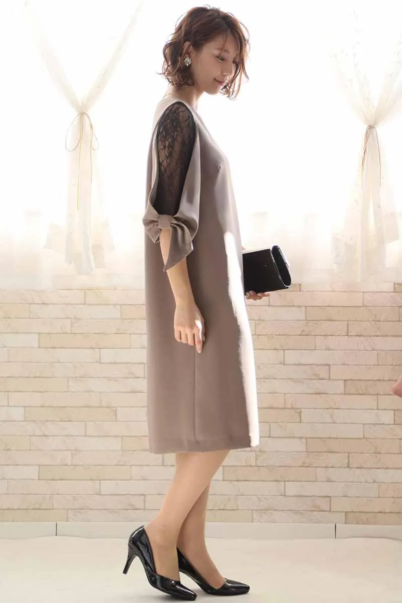 ブラウンのレーススリーブIラインドレス