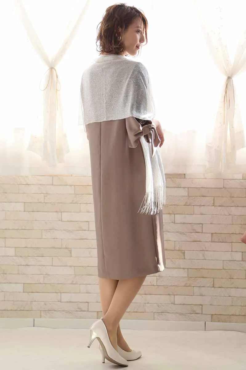 ブラウンのレーススリーブIラインドレス