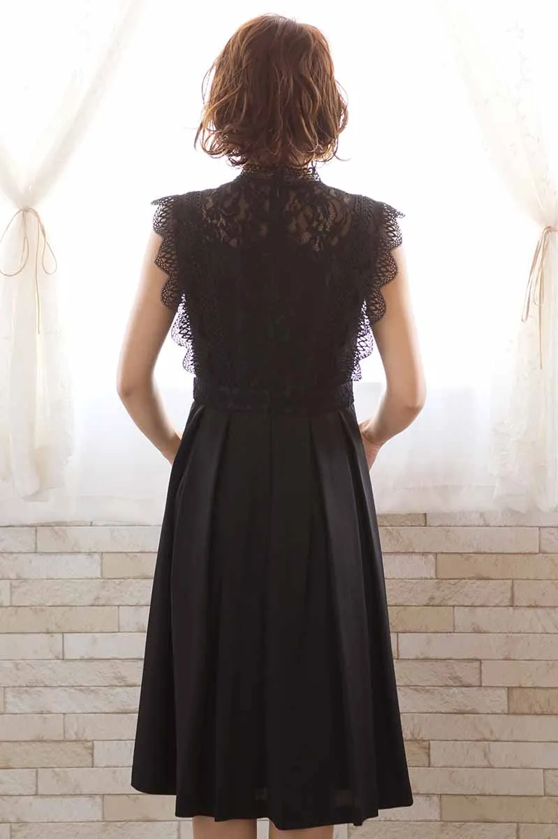 ブラックのスタンドカラーレースドレス